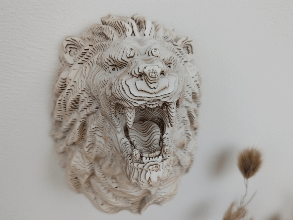 Tête de Lion CART accrochée au mur
