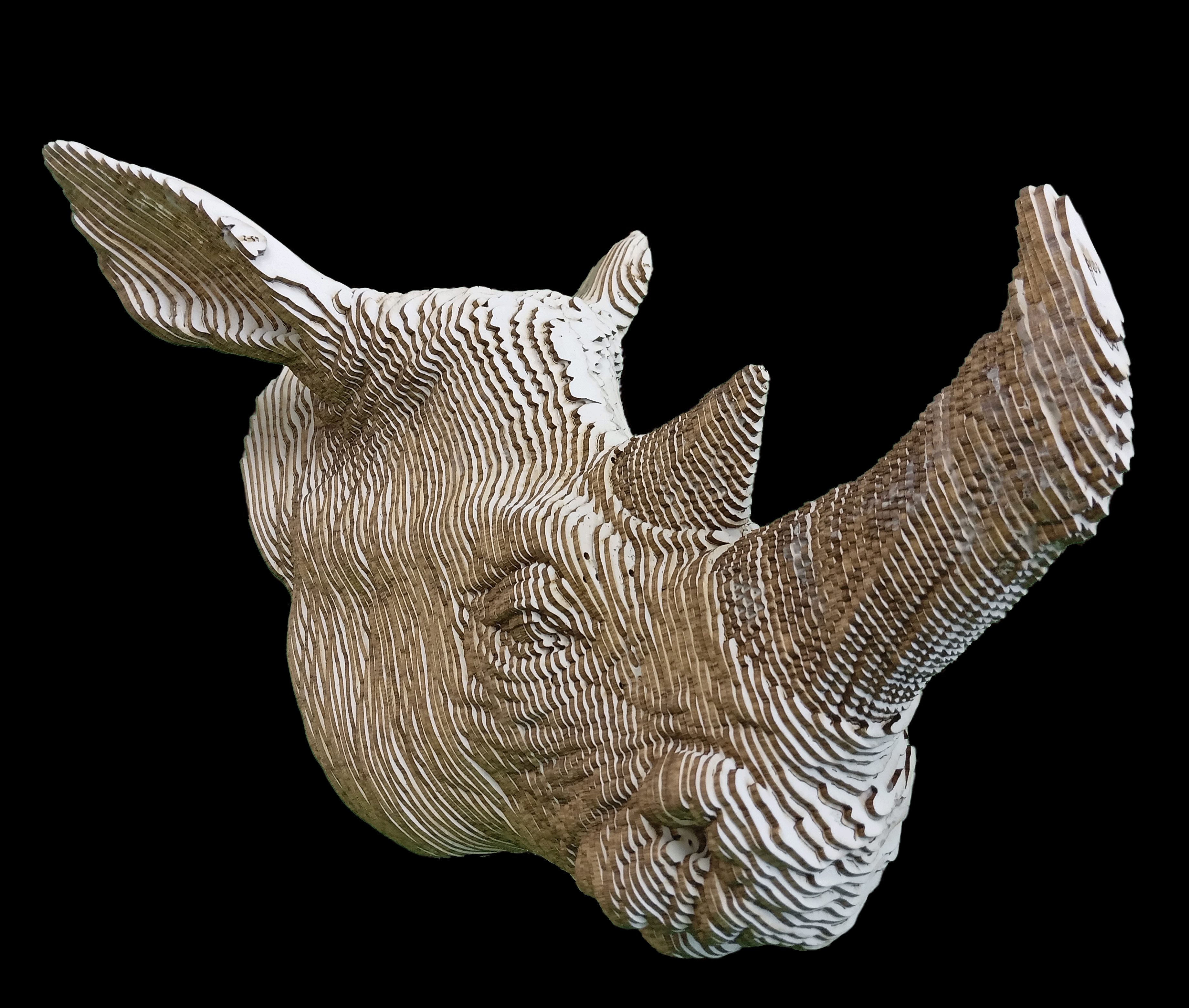 Tête de Rhinocéros CART en carton recyclé, sculpture murale montée